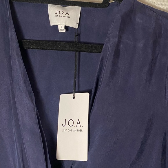 J.O.A navy blue silk crop blouse with side zip - size S - NWT - Picture 10 of 10